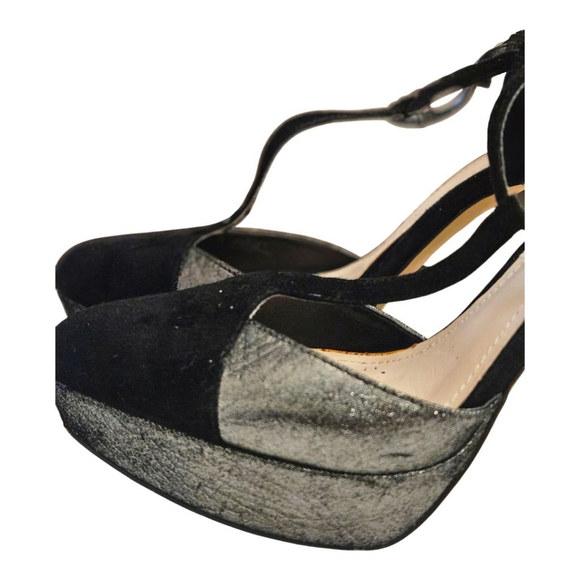 Vince Camuto Heels Size
8.5 M Black and Silver - Picture 5 of 9